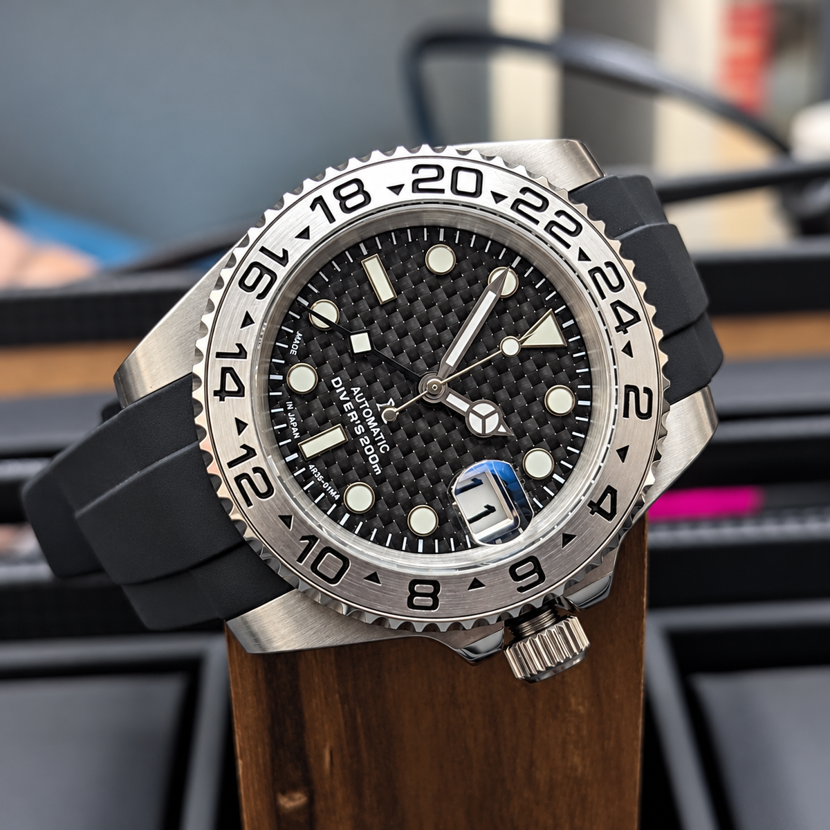 GMT Master II - Carbon Shadow