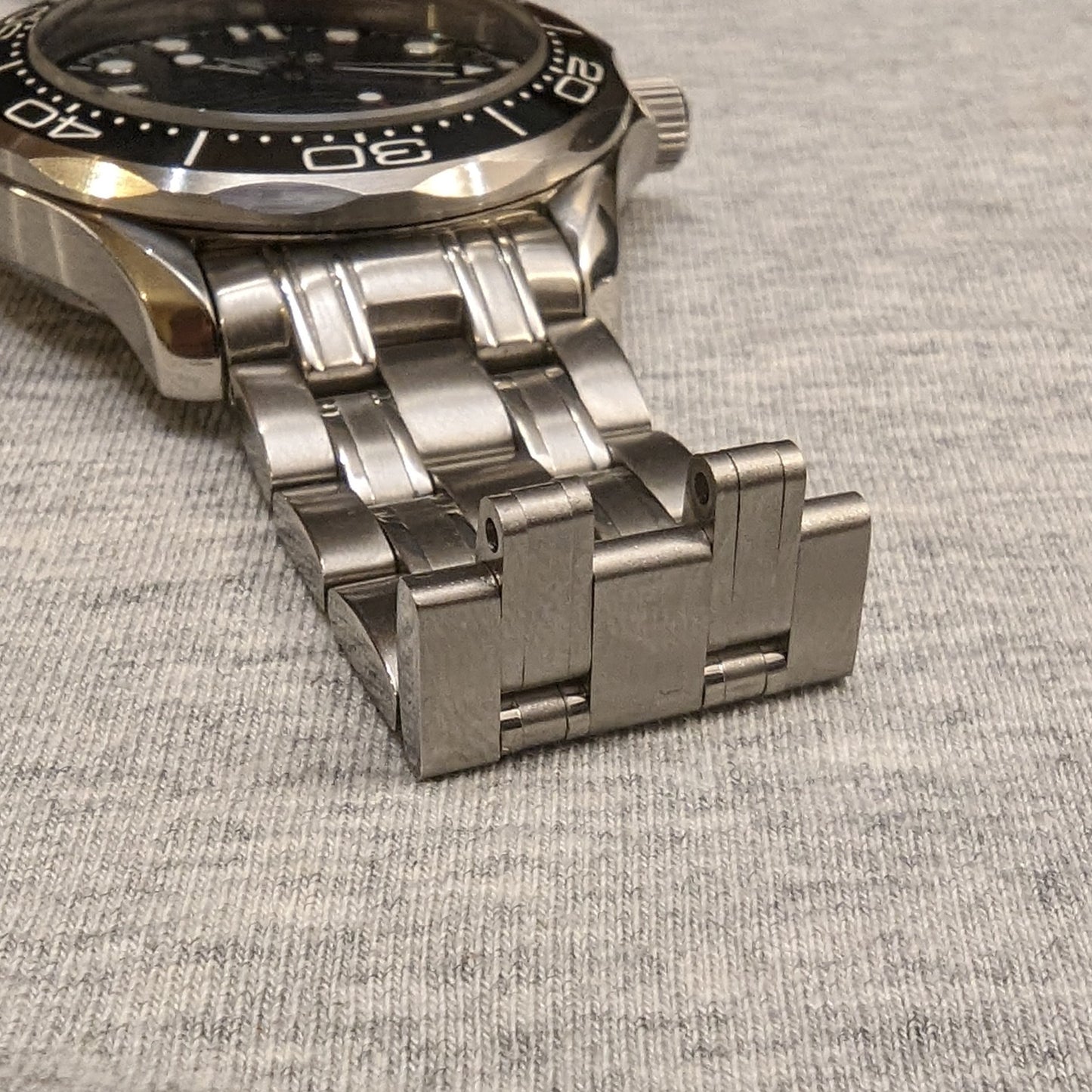 Seamaster 300 Seiko Mod James Bond tribute White Dial - PS Watch Mods