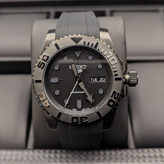 Black Venom 02 – Day Date Seiko Mod