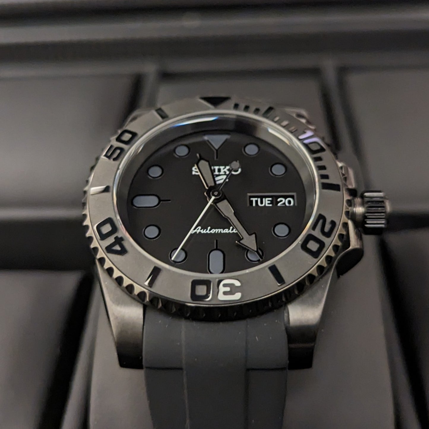 Black Venom 02 – Day Date Seiko Mod