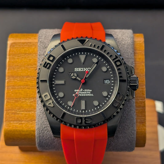 Dark Knight Redline – Automatic Seiko Mod