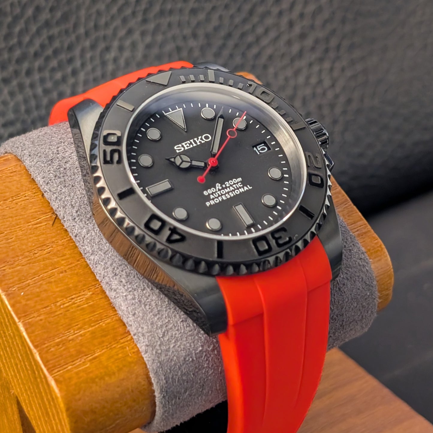 Dark Knight Redline – Automatic Seiko Mod