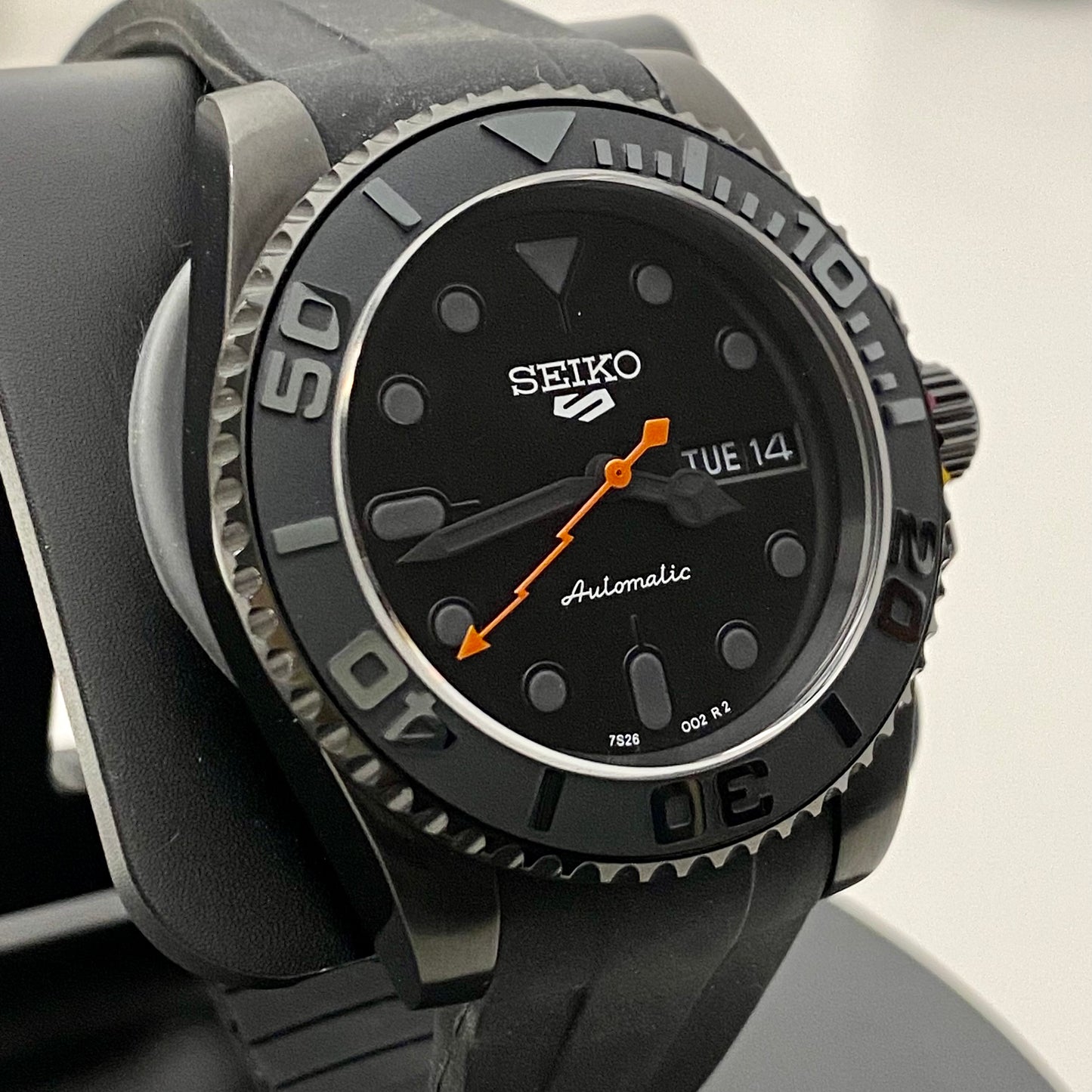 Seiko Mod Black Venom Lightning - PS Watch Mods
