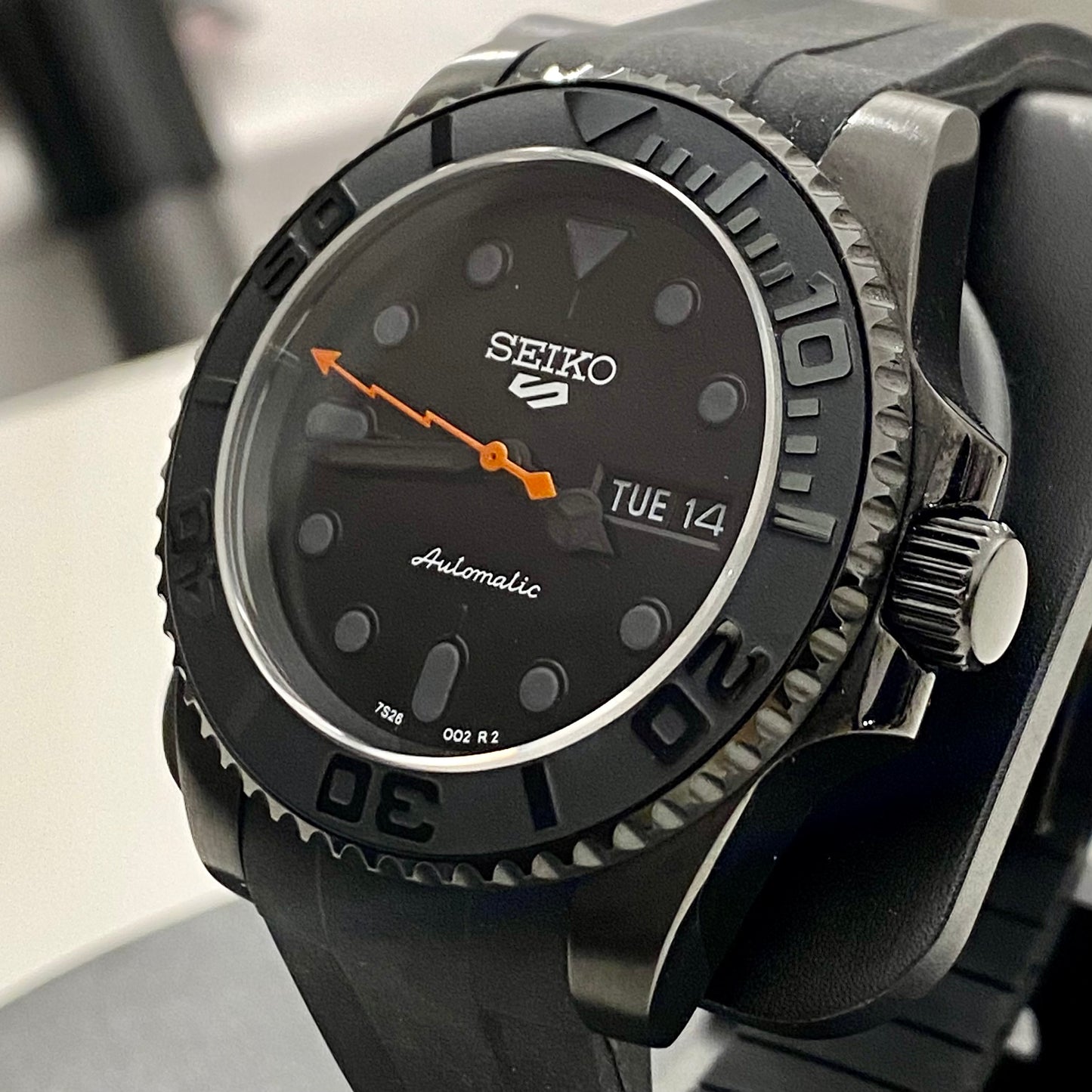 Seiko Mod Black Venom Lightning - PS Watch Mods