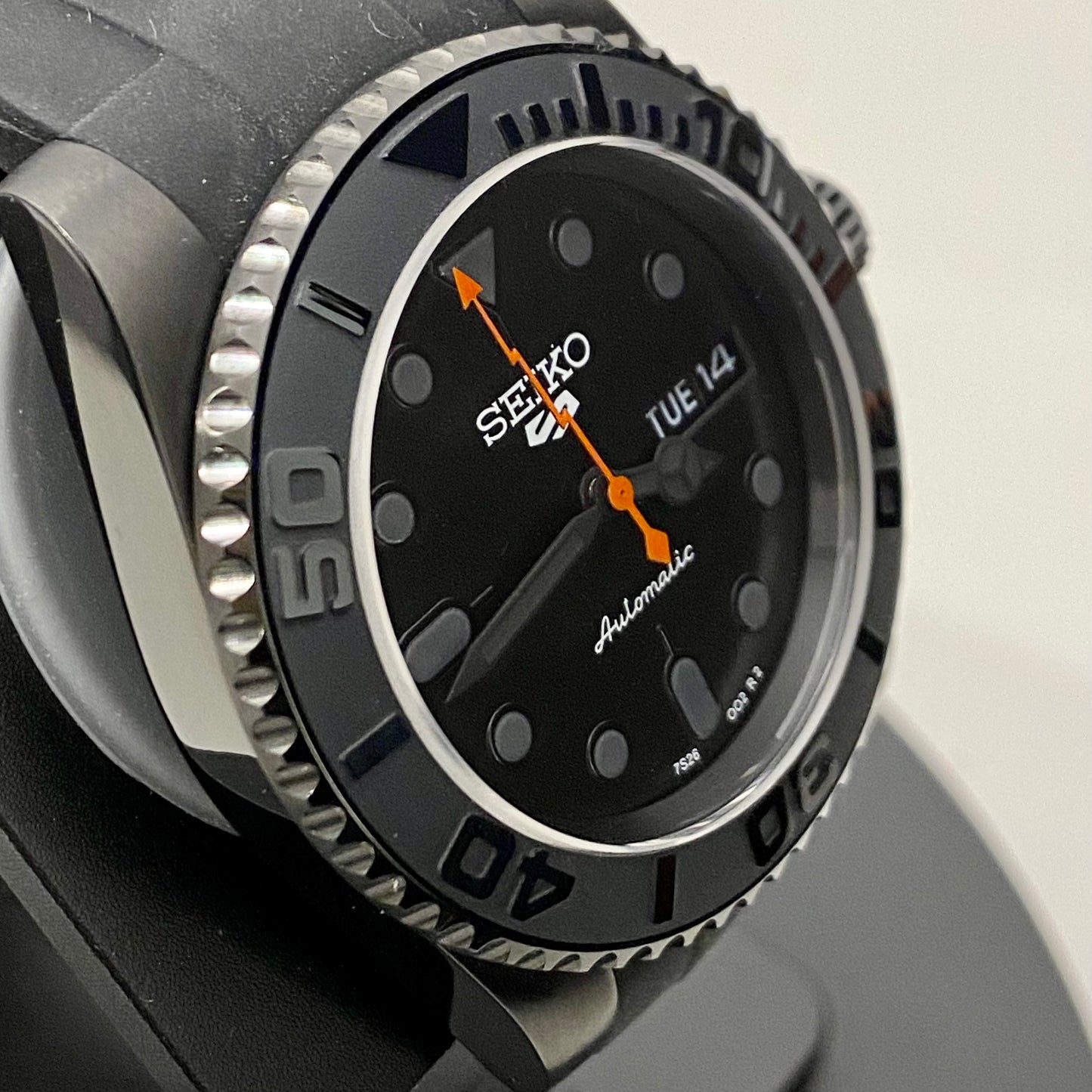 Seiko Mod Black Venom Lightning - PS Watch Mods