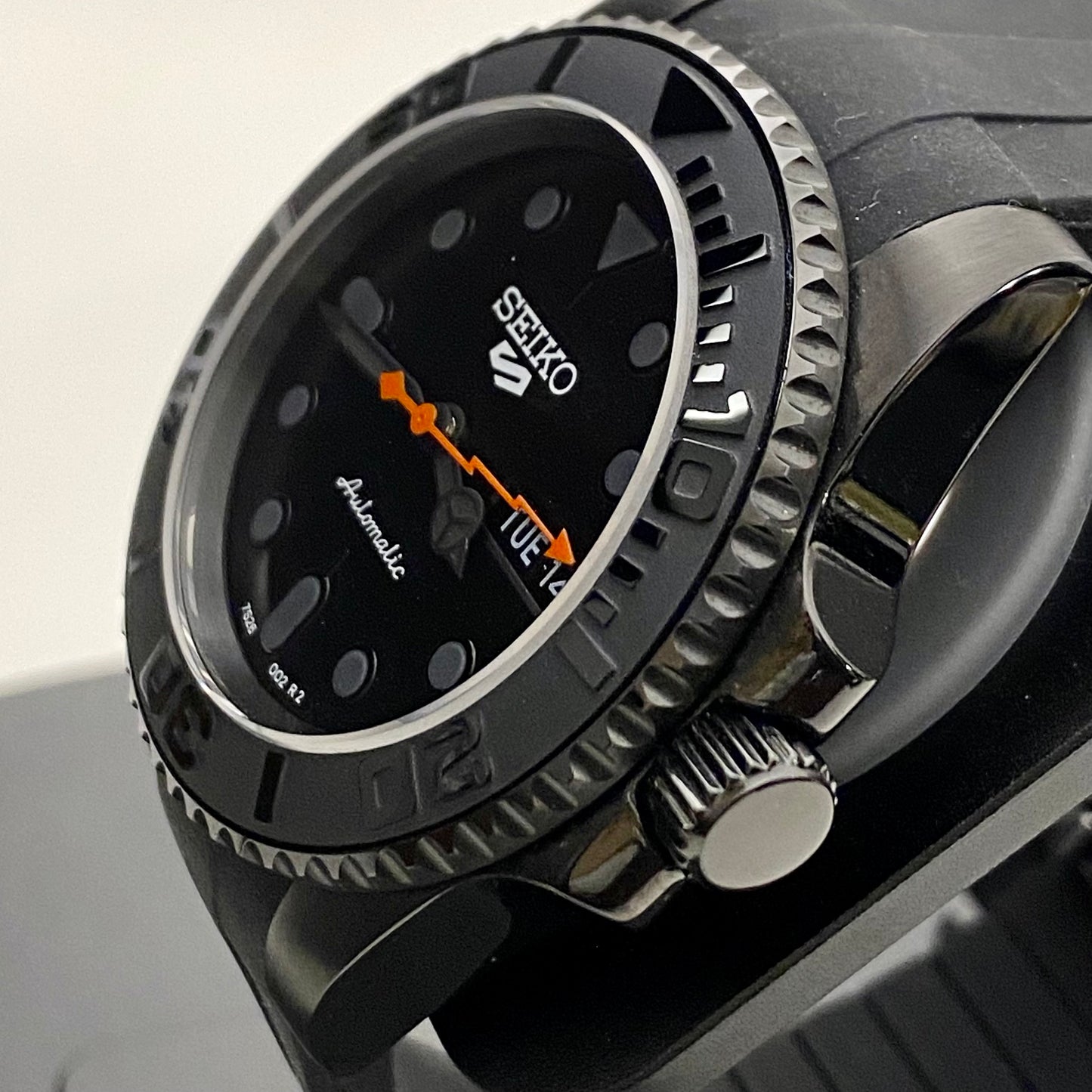 Seiko Mod Black Venom Lightning - PS Watch Mods
