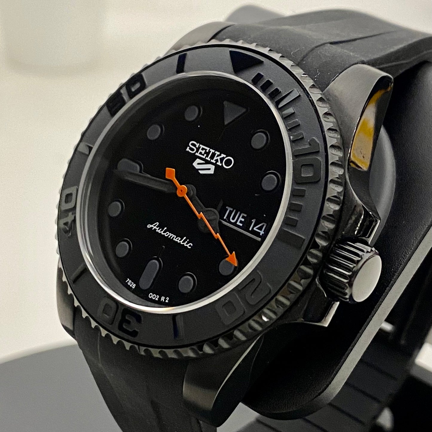 Seiko Mod Black Venom Lightning - PS Watch Mods