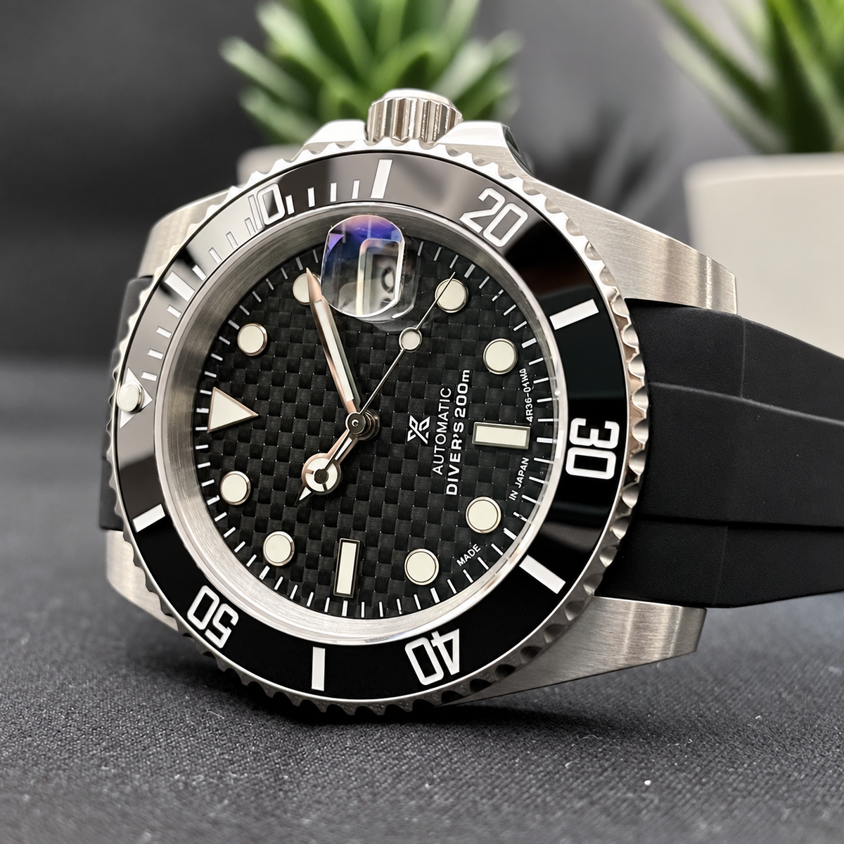 Submarin Carbon Black