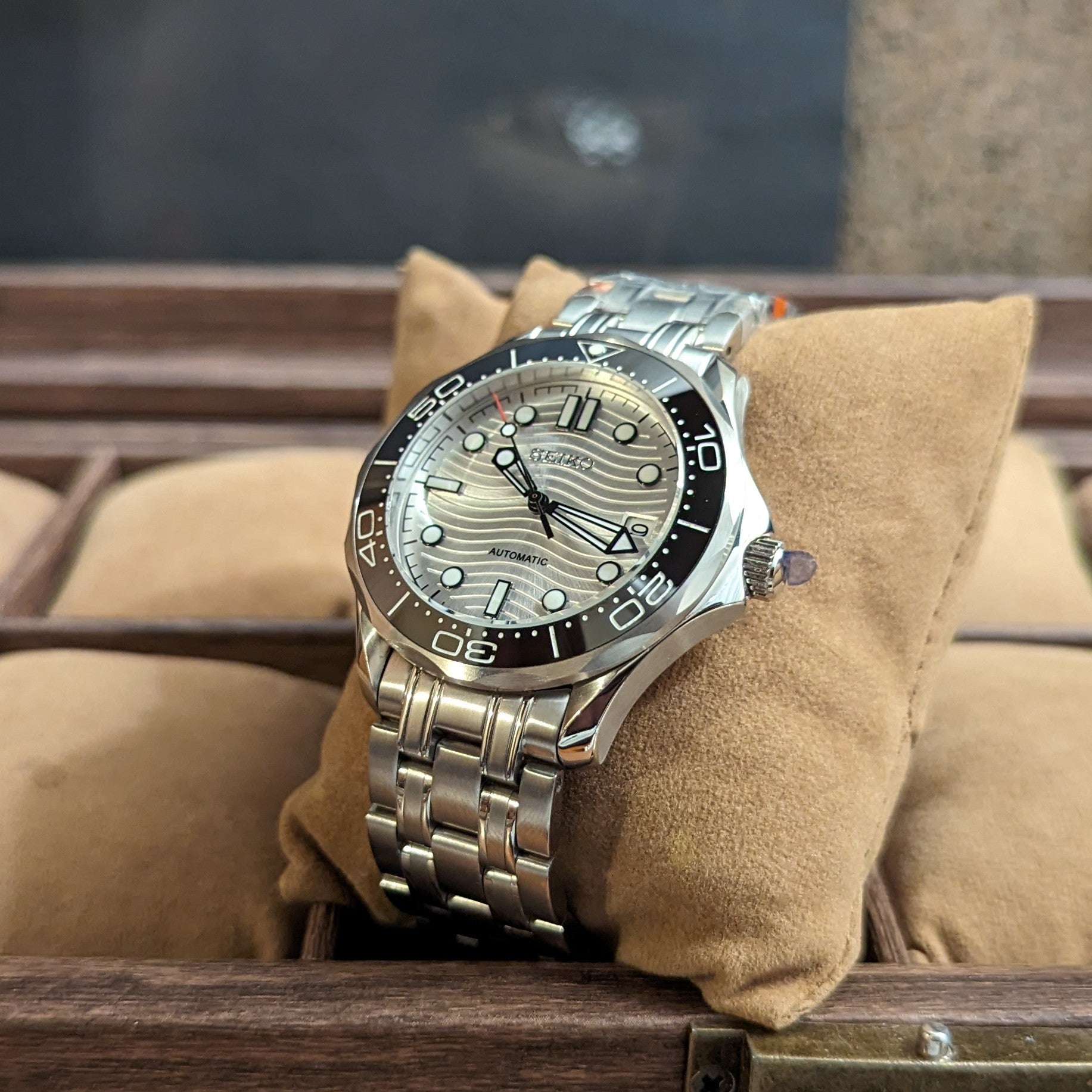 Seamaster 300 Seiko Mod James Bond tribute White Dial - PS Watch Mods