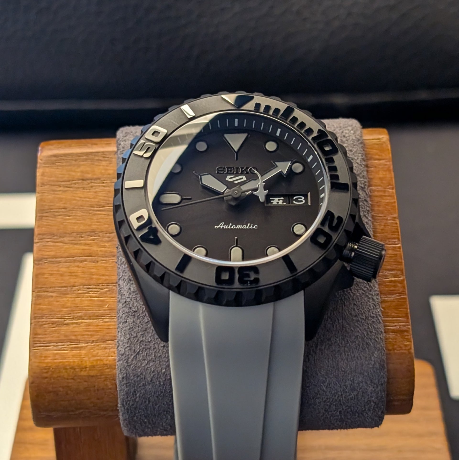 Stealth SKX Seiko Mod 02 – PS Watch Mods
