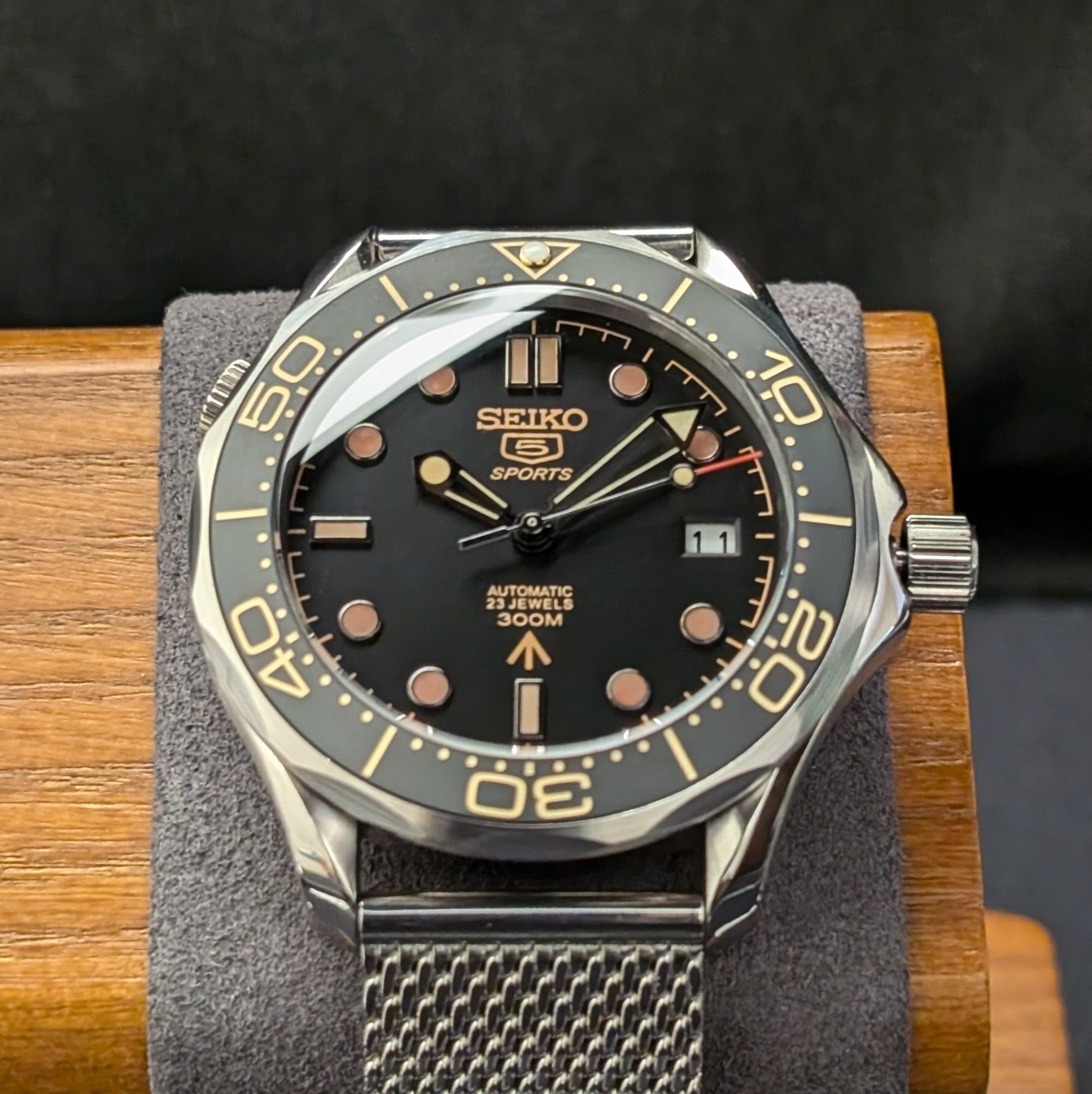 Seamaster SMP300 James Bond Classic Homage - PS Watch Mods