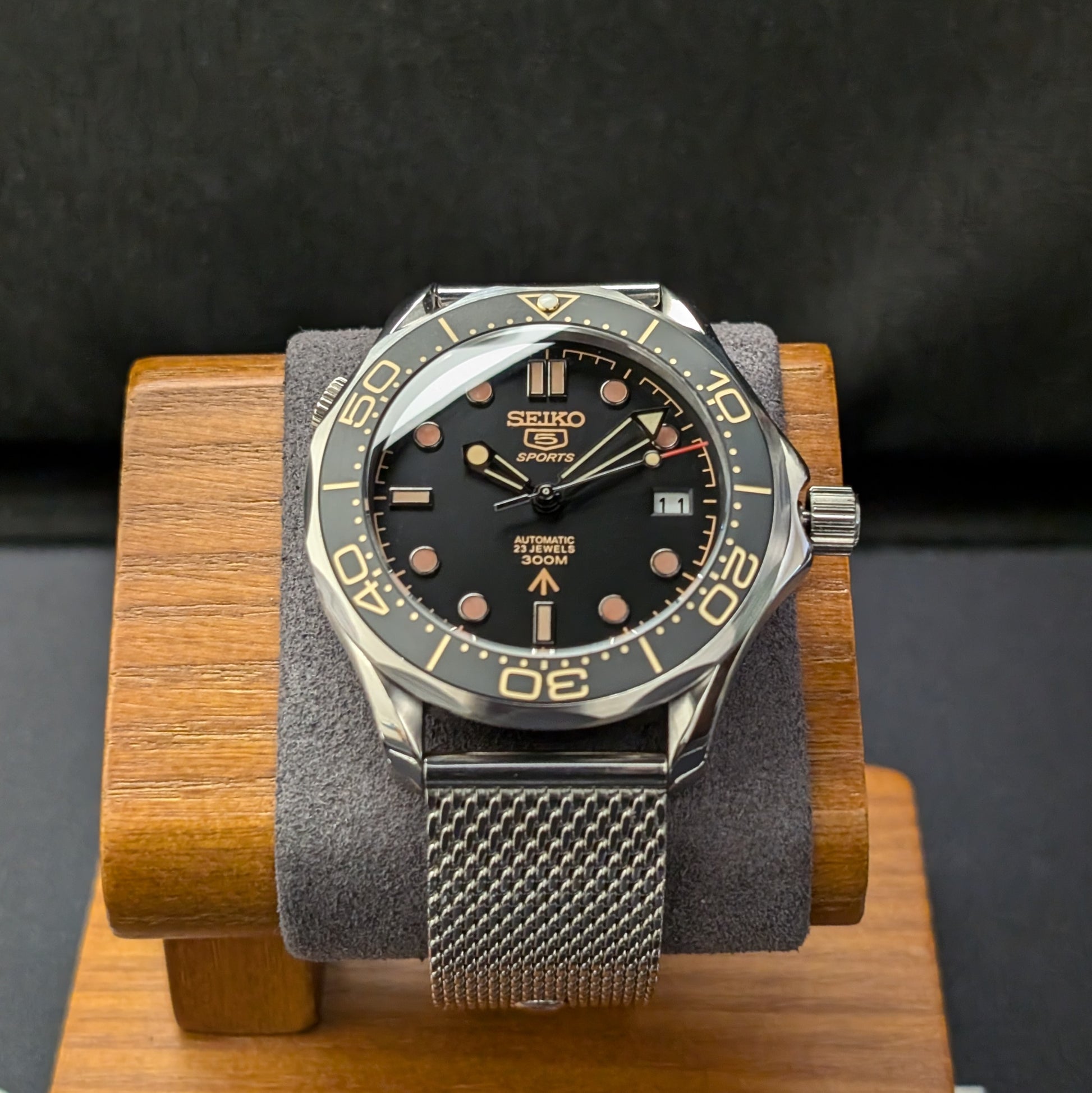 Seamaster SMP300 James Bond Classic Homage - PS Watch Mods