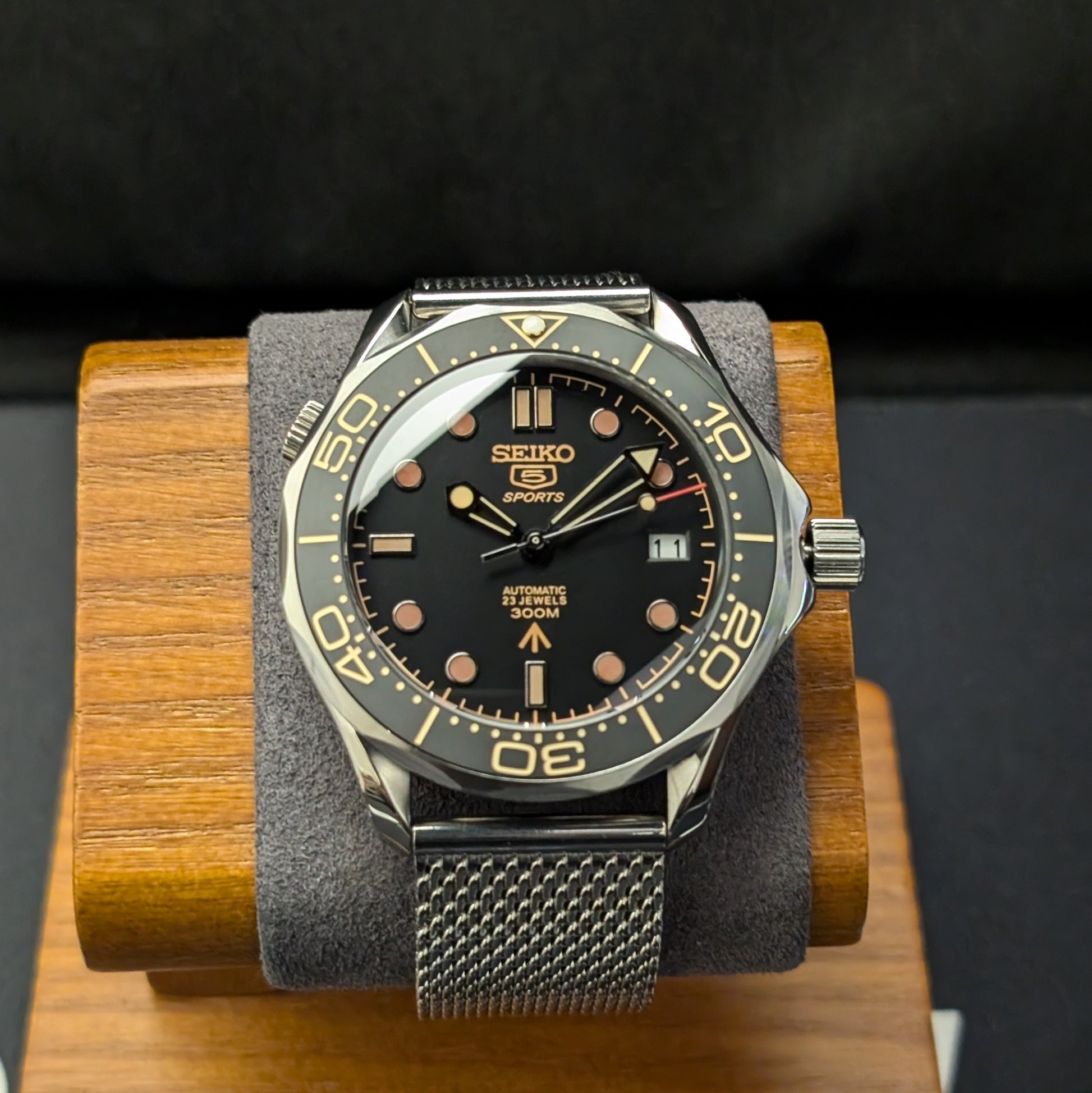 Seamaster SMP300 James Bond Classic Homage - PS Watch Mods