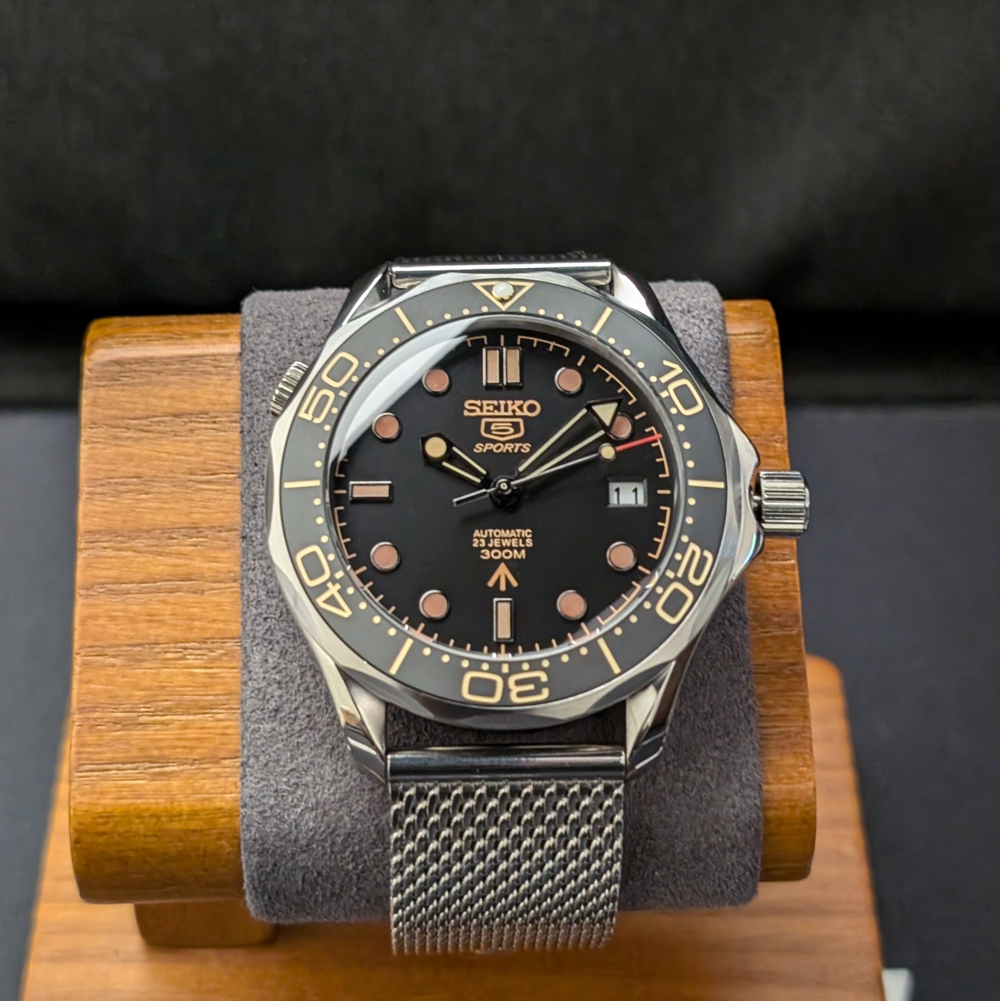 Seamaster SMP300 James Bond Classic Homage - PS Watch Mods