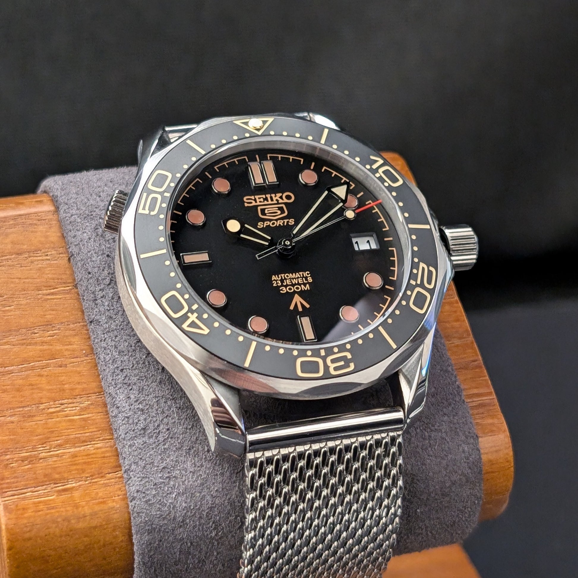 Seamaster SMP300 James Bond Classic Homage - PS Watch Mods