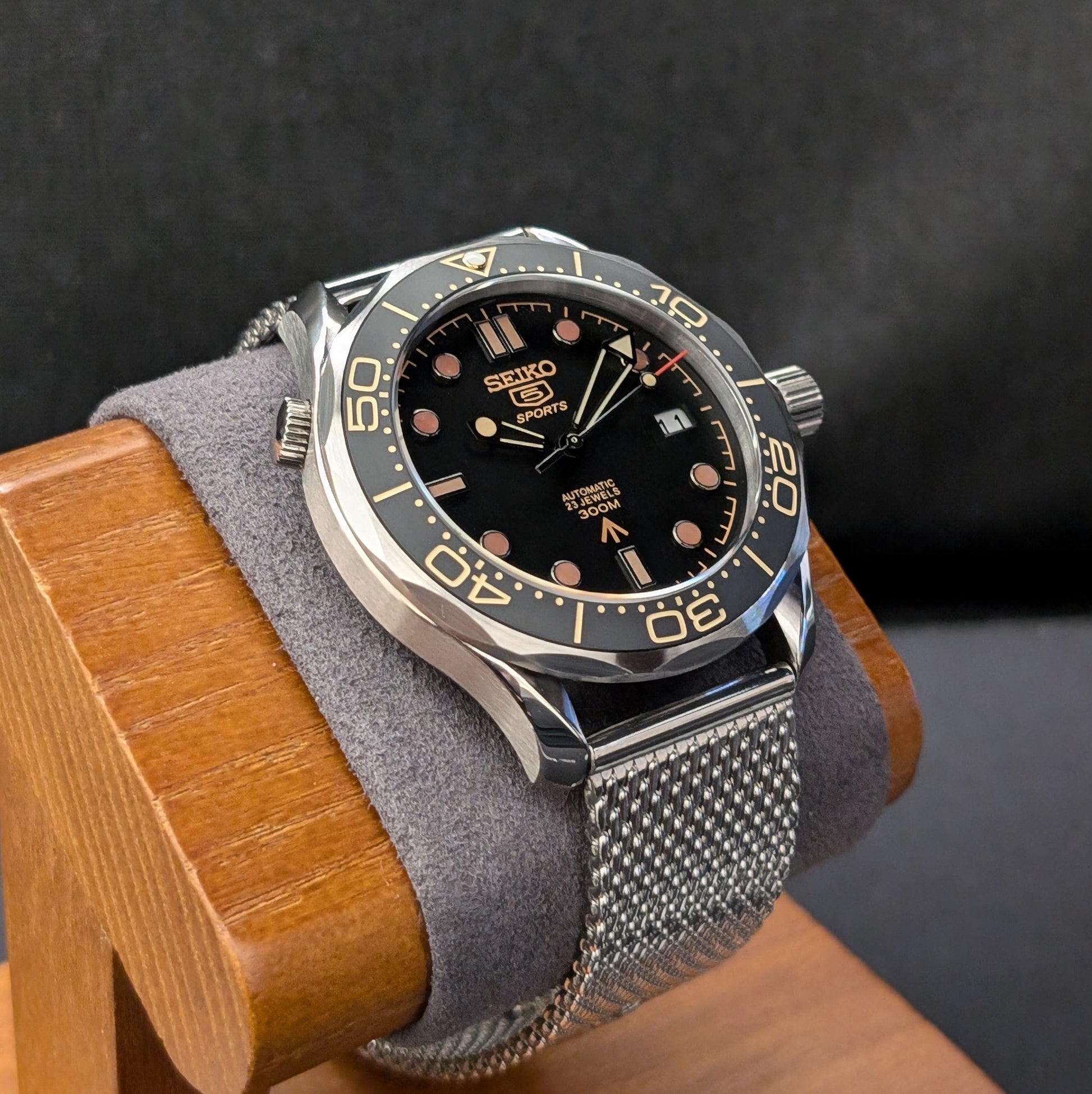Seamaster SMP300 James Bond Classic Homage - PS Watch Mods