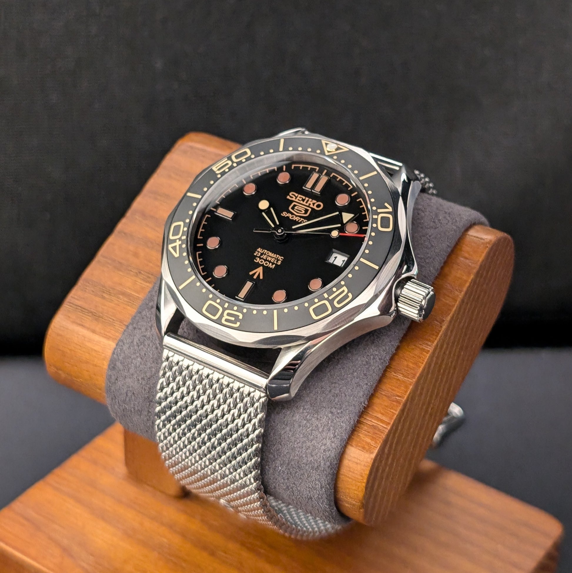 Seamaster SMP300 James Bond Classic Homage - PS Watch Mods
