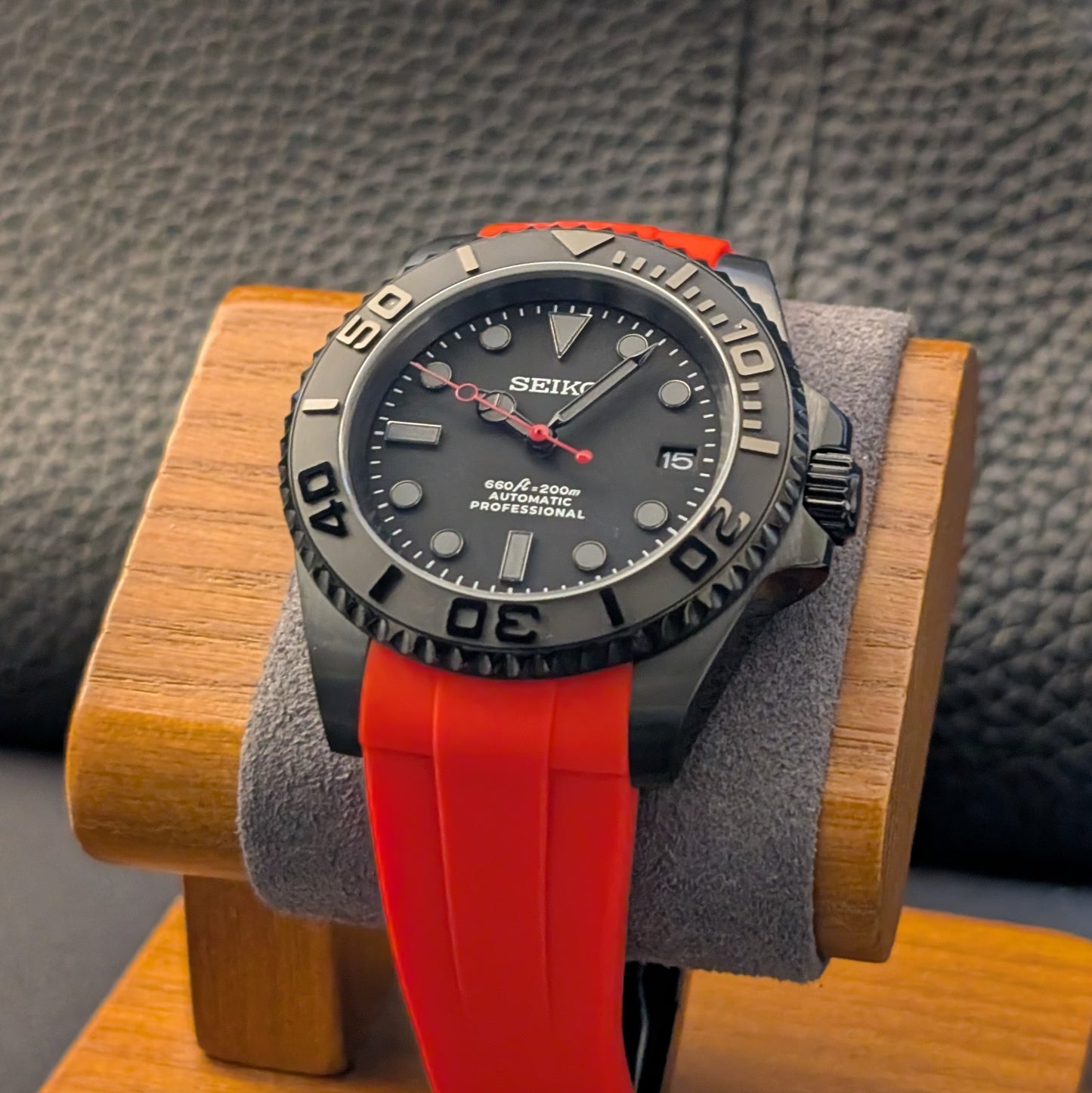Dark Knight Redline – Automatic Seiko Mod