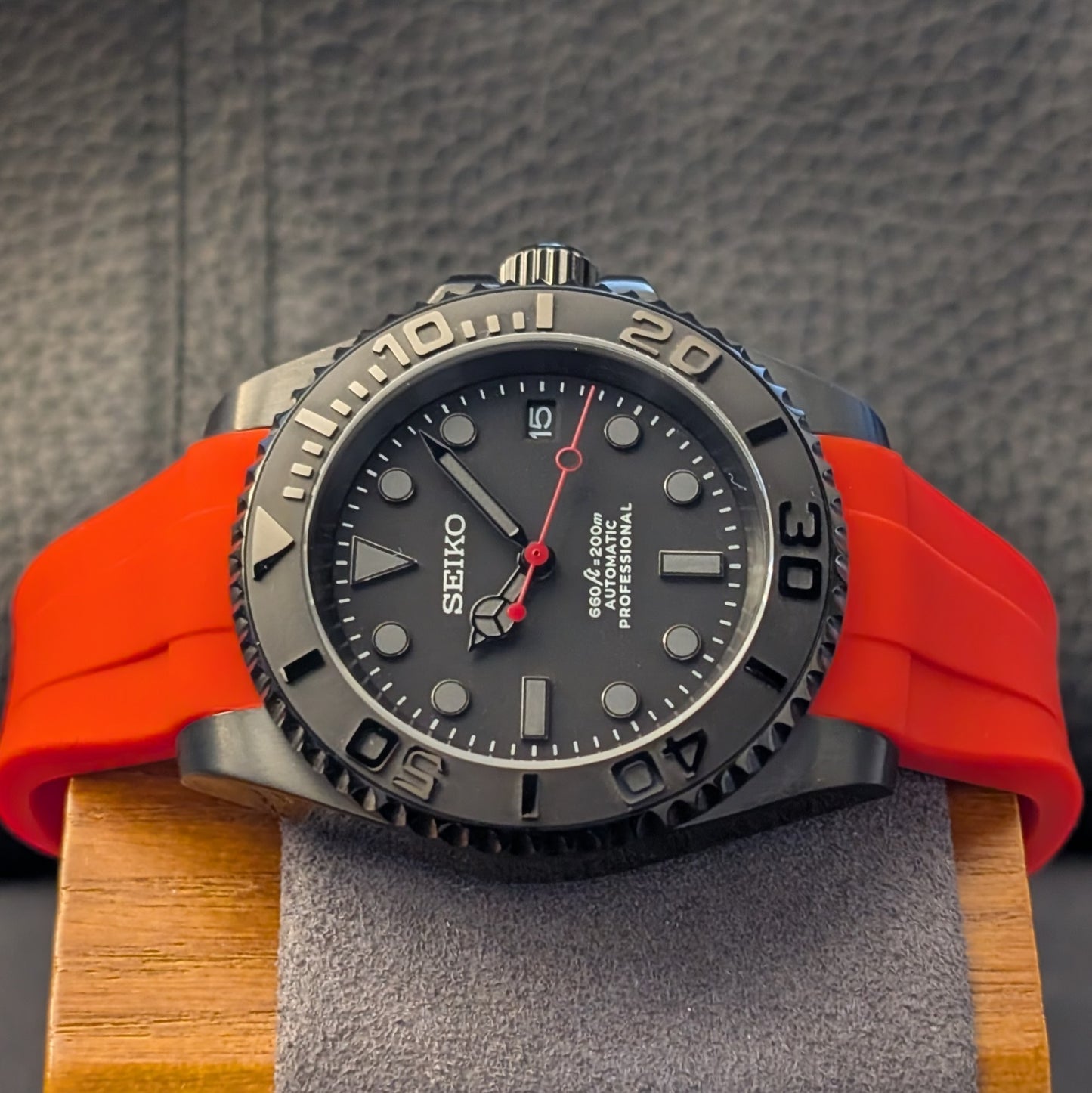 Dark Knight Redline – Automatic Seiko Mod